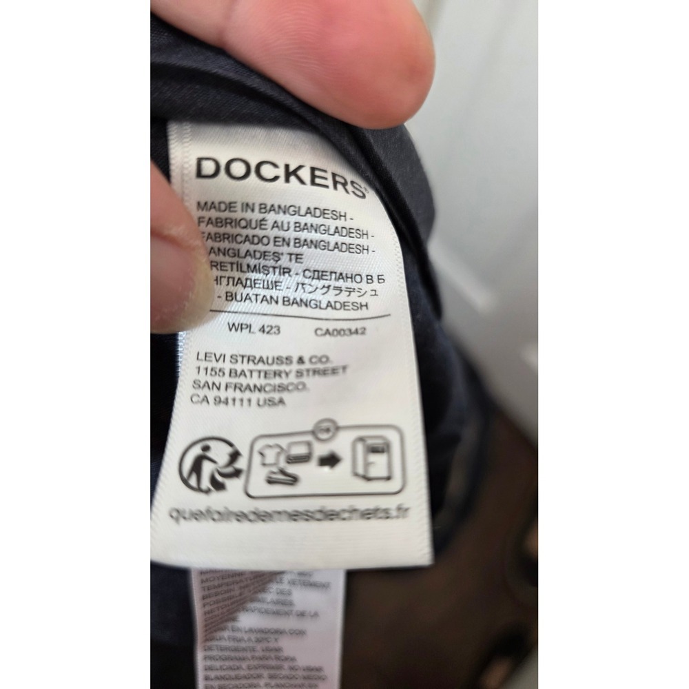 NEW Dockers Signature Khaki Pants Men's 42x32 Black Relaxed Fit Pleated Lux - Picture 5 of 5
